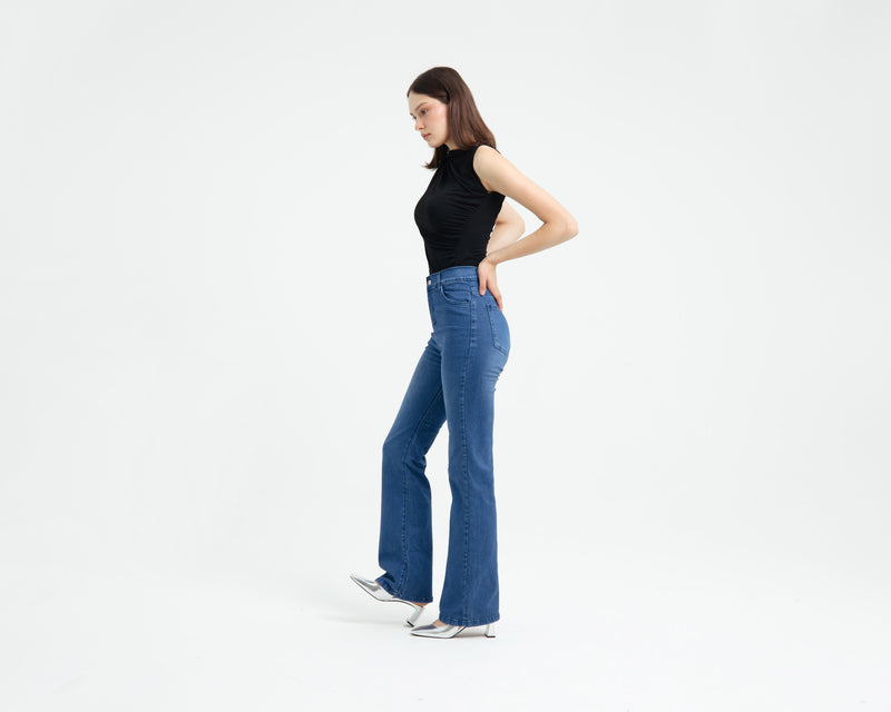 Medium Blue Elongating Flare Jeans