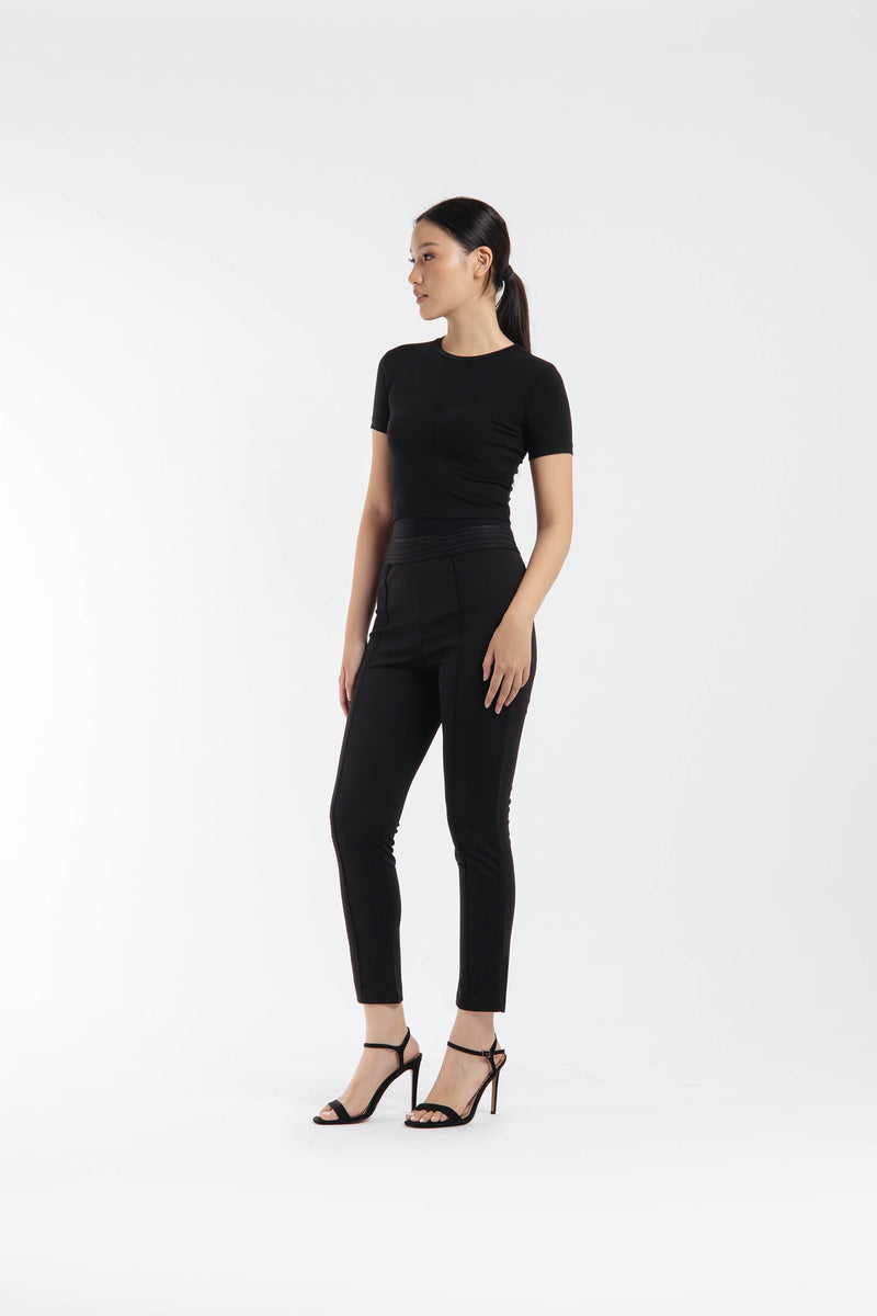 Essential Highwaist Black Pants - Hellolilo