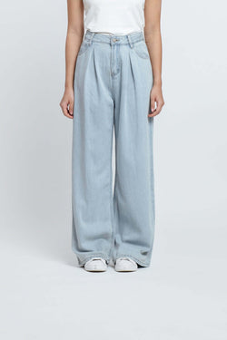 Light Blue Ease Jeans - Hellolilo