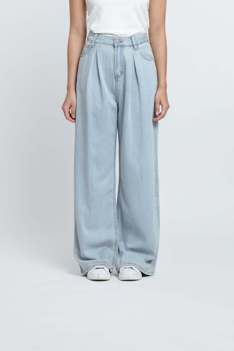 Light Blue Ease Jeans - Hellolilo