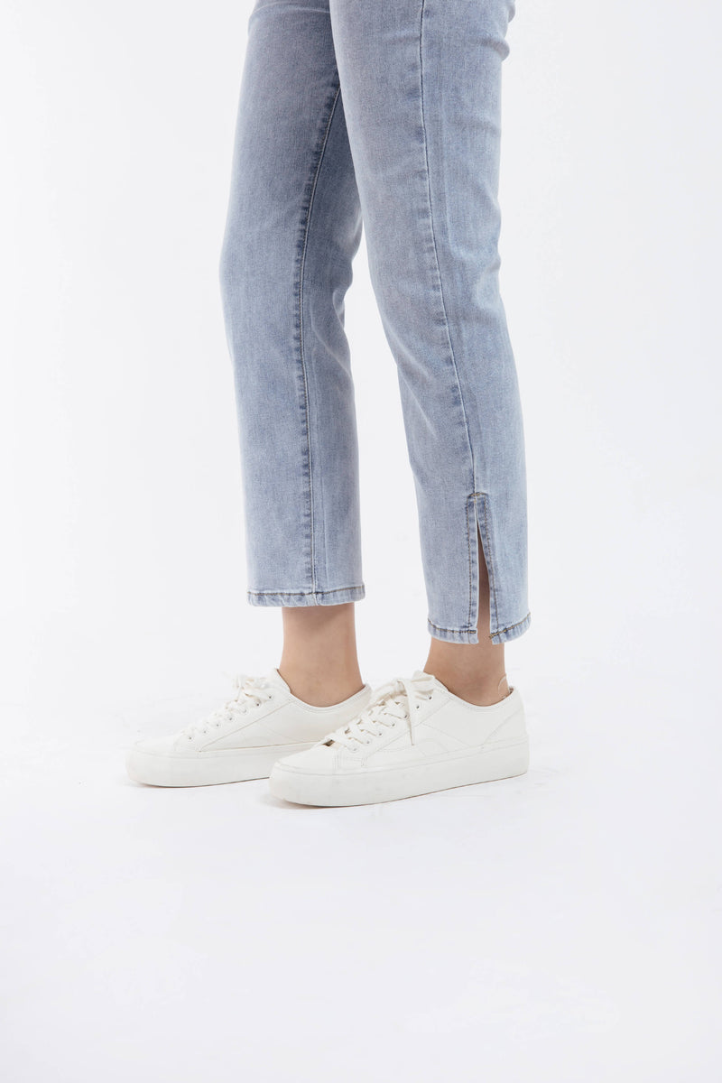 Relaxed Slit Maternity Jeans - Hellolilo